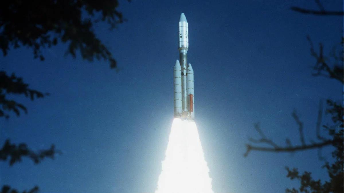 Voyager 2 opuścił heliosferę. Pierwsze w historii obserwacje tego obszaru