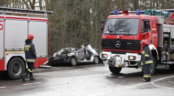 Wypadek na "19". Naczepa zjechała na drugi pas jezdni