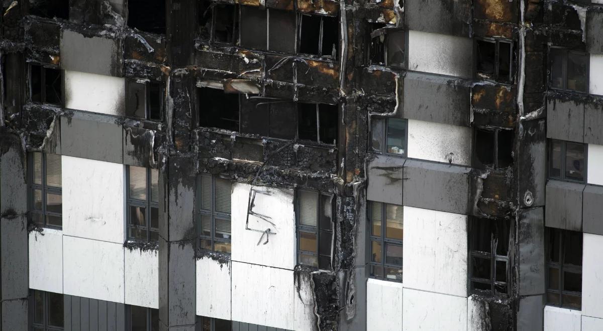 Pożar Grenfell Tower. Urzędnicy domagali się tańszych, bardziej łatwopalnych materiałów