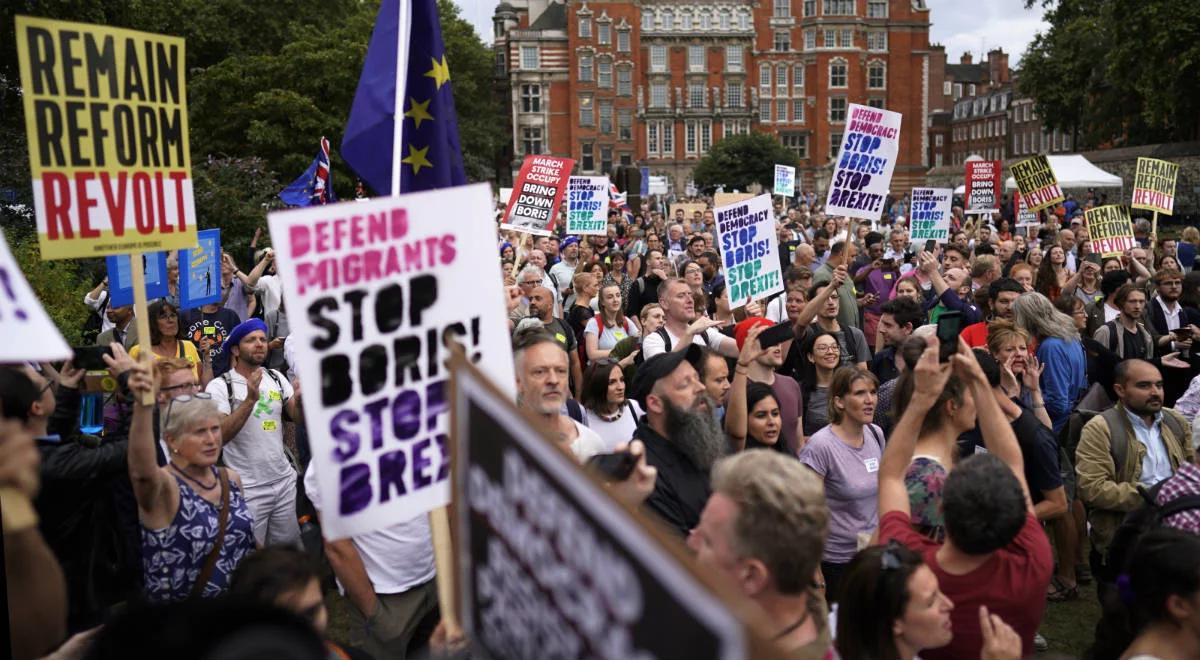 Brytyjczycy protestują. Chcą przywrócenia prac parlamentu i łagodnego Brexitu 