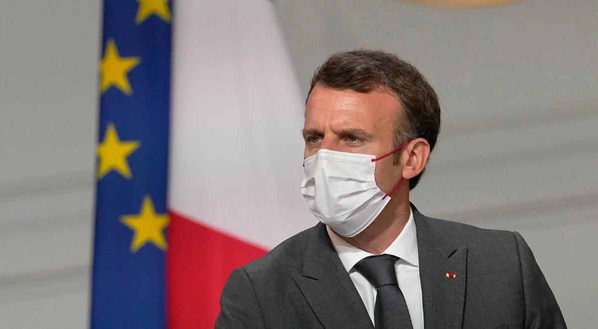 "Dążyć do zaszczepienia wszystkich". Francja zaostrza strategię walki z COVID-19