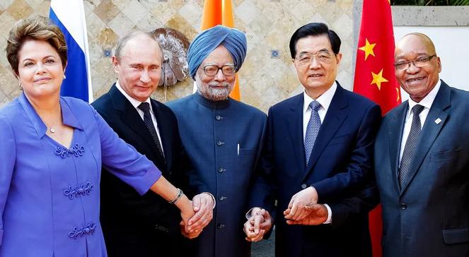 Chiny i Rosja kupią USA?