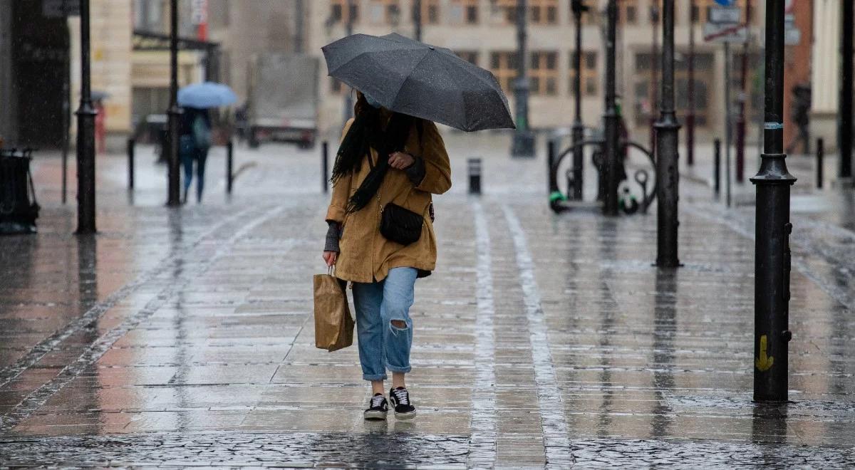 Pogoda na środę. Deszcze i burze przez cały dzień, rozpogodzi się w nocy