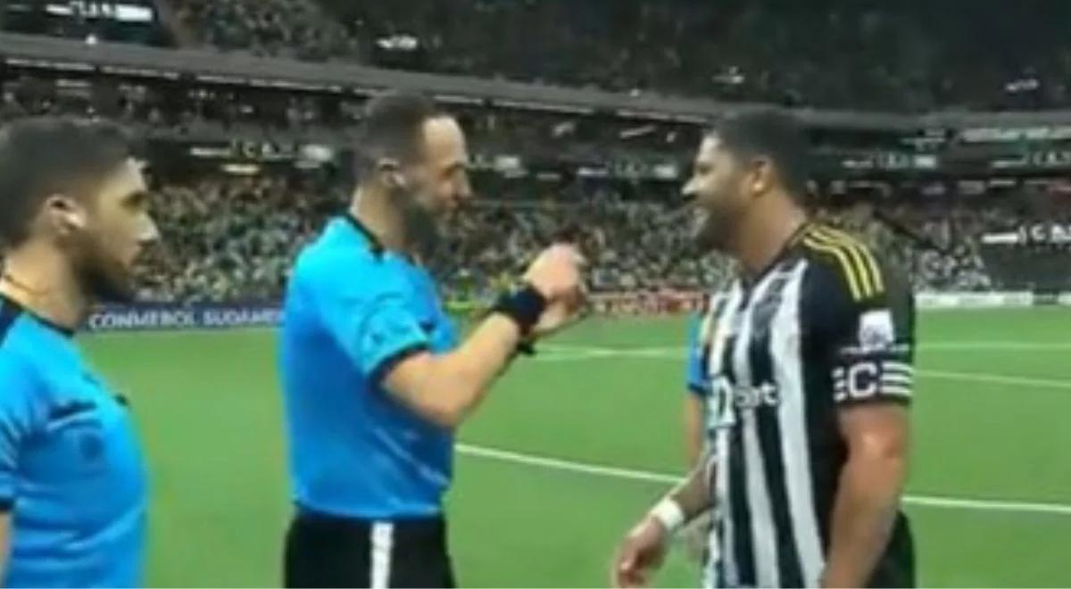 Hulk dyskutował z arbitrem. Zaskakujący finał pogawędki - to trzeba zobaczyć [wideo]