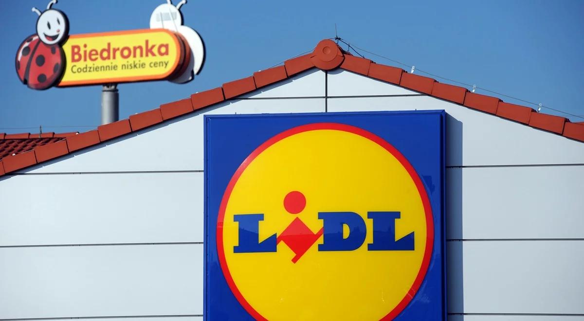 Biedronka i Lidl w kłopotach. Dlaczego wybieramy droższe sklepy?