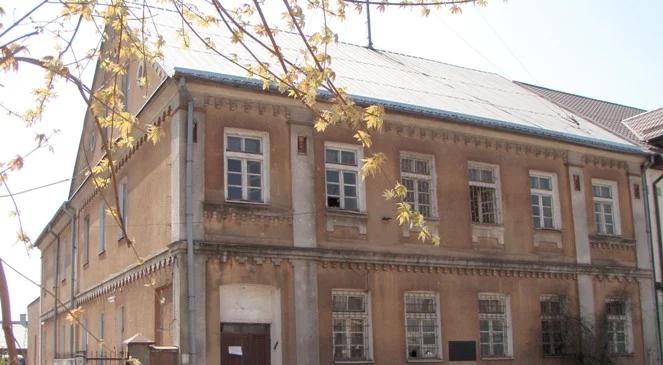 Archeolodzy w byłej siedzibie UB
