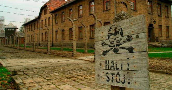 Strażnik z Auschwitz namierzony? Ujawnią dokumenty