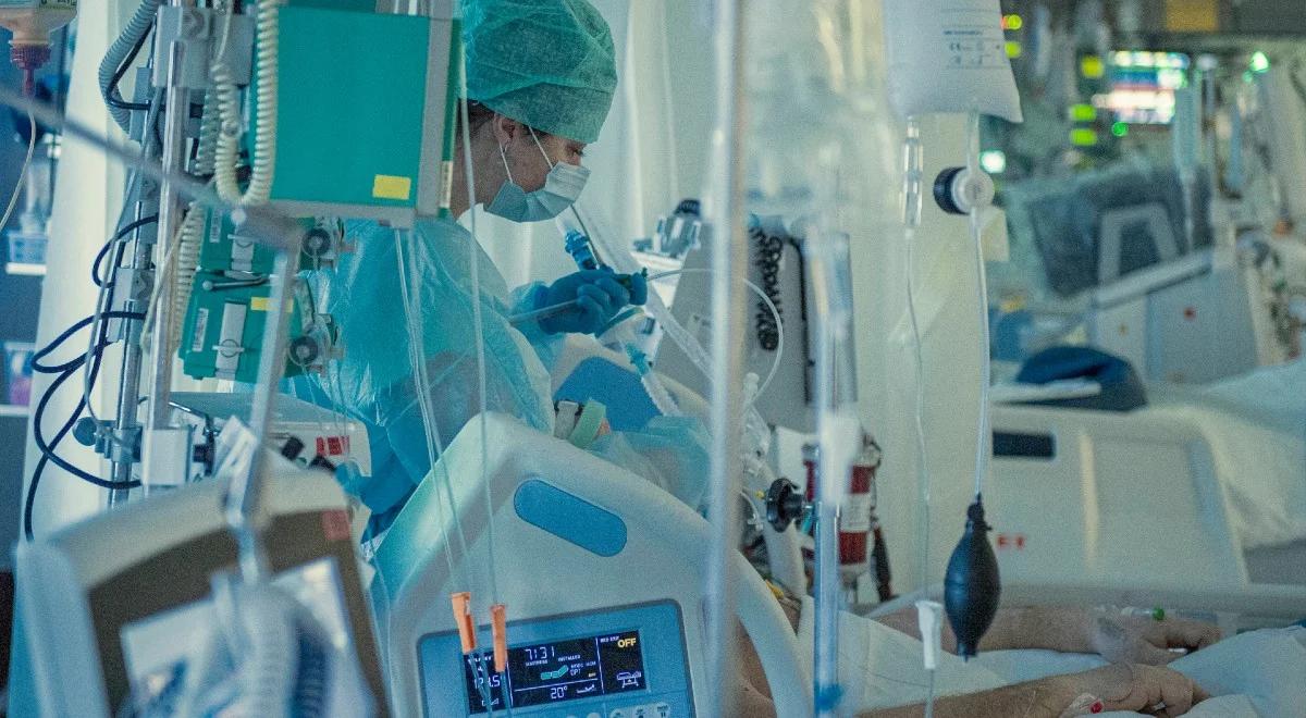 Dr Szułdrzyński: takiego obłożenia i liczby ciężkich stanów nie było od listopada