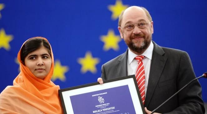 Owacje na stojąco dla 16 - letniej laureatki w Parlamencie Europejskim