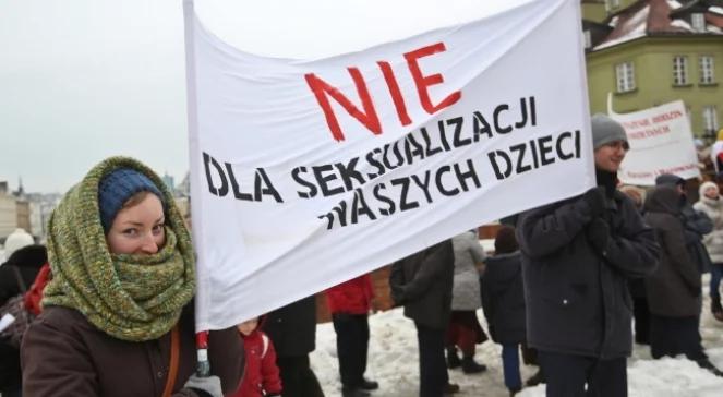 Warszawa: demonstracja "Nie" dla homo-adopcji