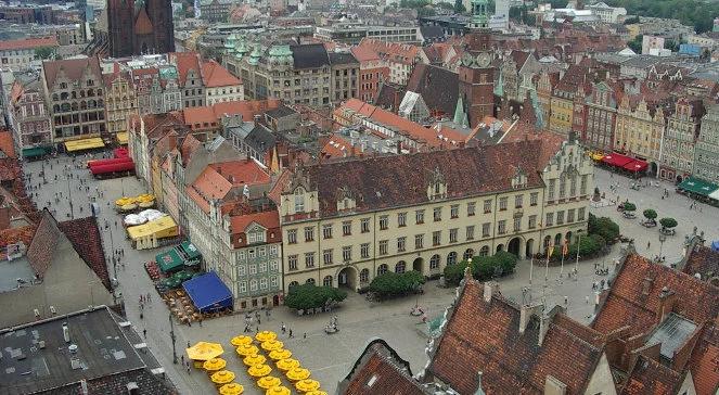 Wybory samorządowe we Wrocławiu: bój o fotel prezydenta. SLD i Kongres Nowej Prawicy popierają kandydatkę PiS