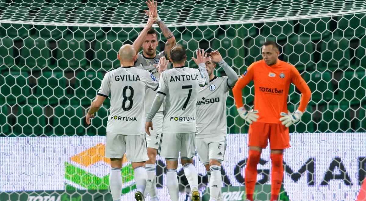 Ekstraklasa: Legia tłumaczy się po meczu z Wartą. "Klub na bieżąco spełnia wszystkie procedury"