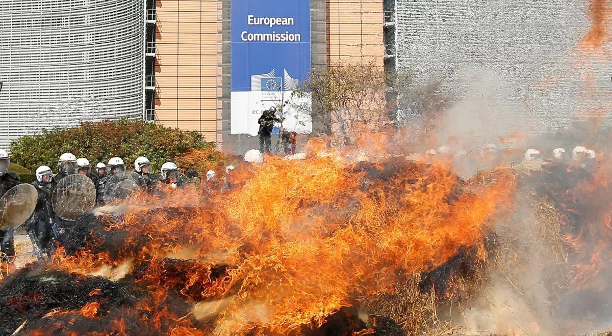 Bezskuteczny protest rolników w Brukseli. Podczas zamieszek policja użyła gazu łzawiącego