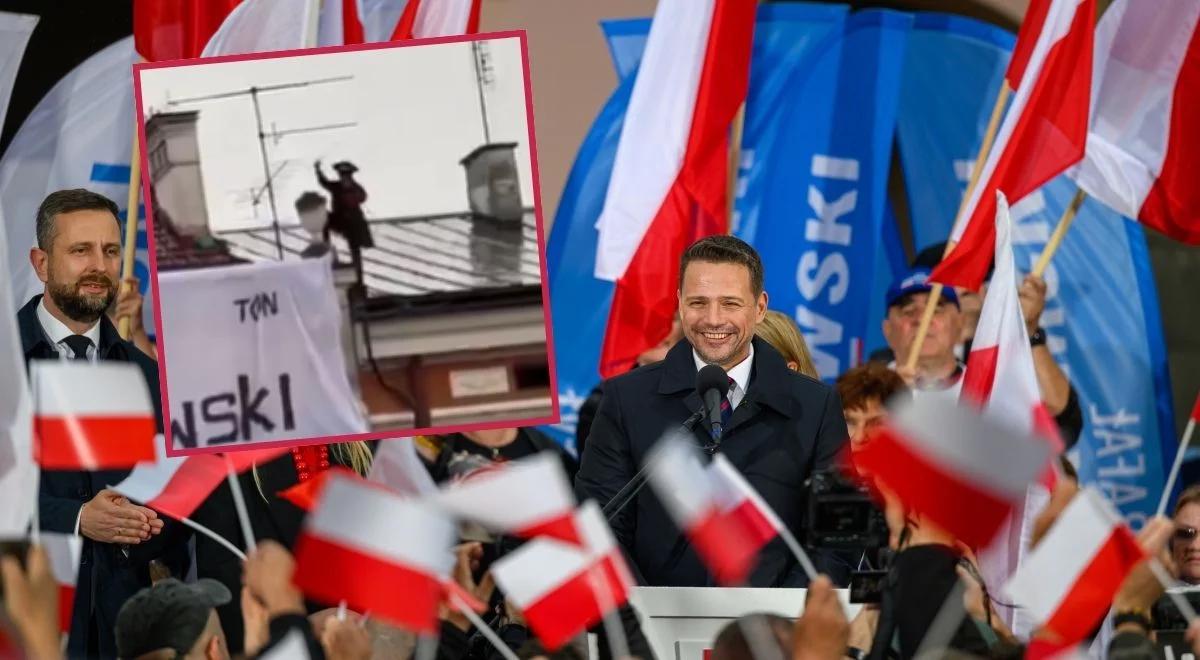 Tarnowski Zorro na wiecu Rafała Trzaskowskiego. Chodził po dachu budynku