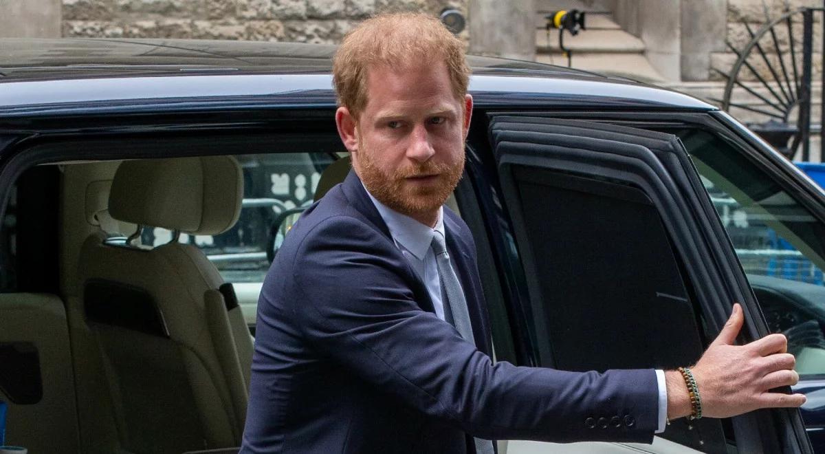 Choroba króla Karola. Książę Harry jest już w Londynie