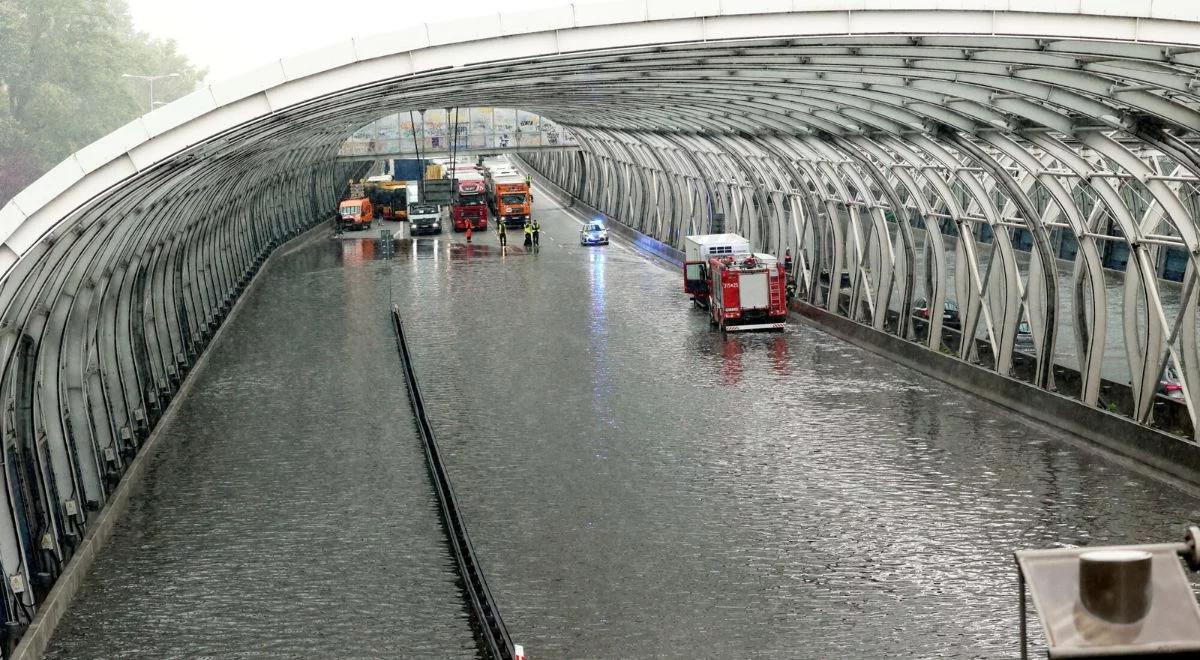 Ulice pod wodą, paraliż po nawałnicy. Trzaskowski apeluje do mieszkańców