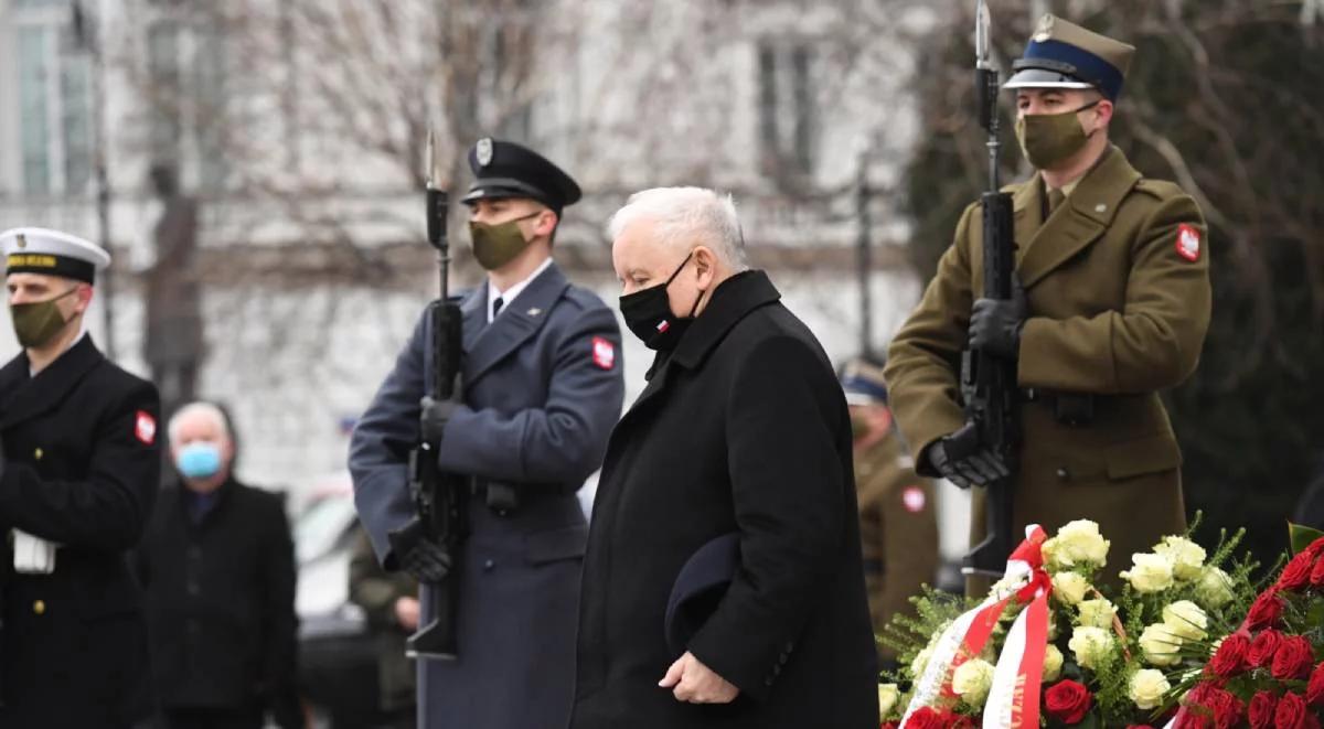 Próba zakłócenia obchodów miesięcznicy smoleńskiej. "Gazeta Wyborcza" pisze o "nietypowej akcji"