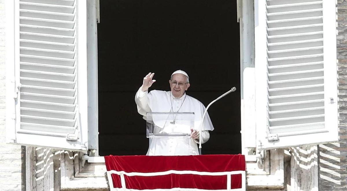 Papież Franciszek: krzyż to nie przedmiot ozdobny ani dodatek do ubrania