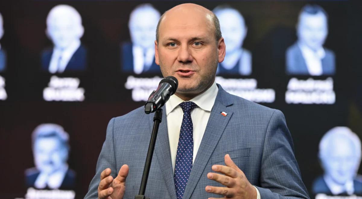 "Musimy mieć w tej sprawie poparcie Polaków". Szynkowski vel Sęk o dalszym wsparciu Ukrainy