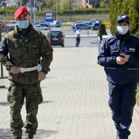 Niepokojące informacje. Rośnie liczba fake newsów nt. działań policji w czasie pandemii