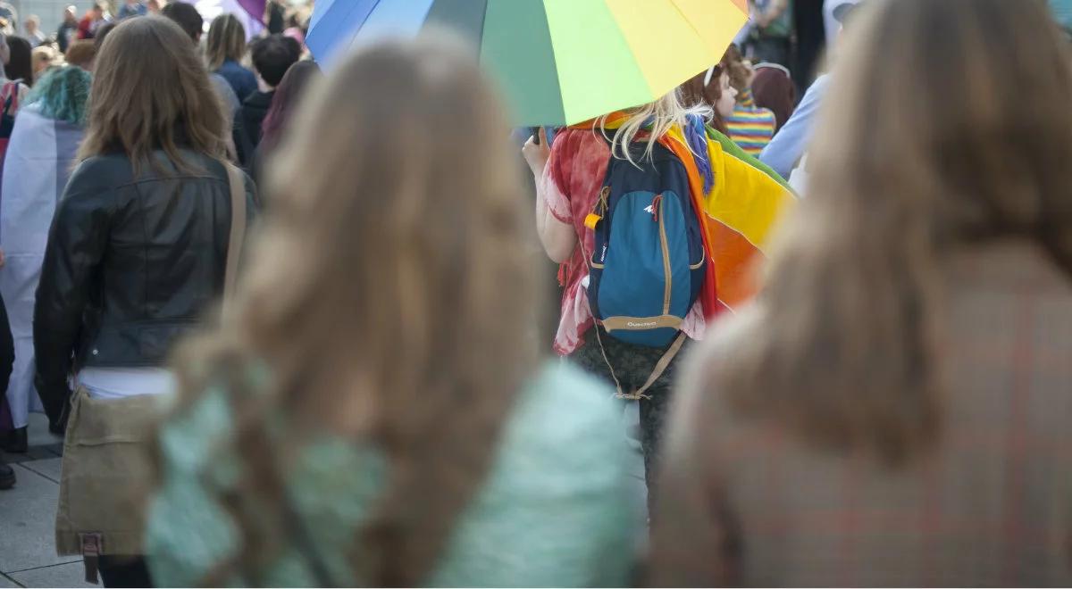 Doradca Hołowni zachwycony "tęczowym disco". Happening LGBT zorganizowano w Boże Ciało