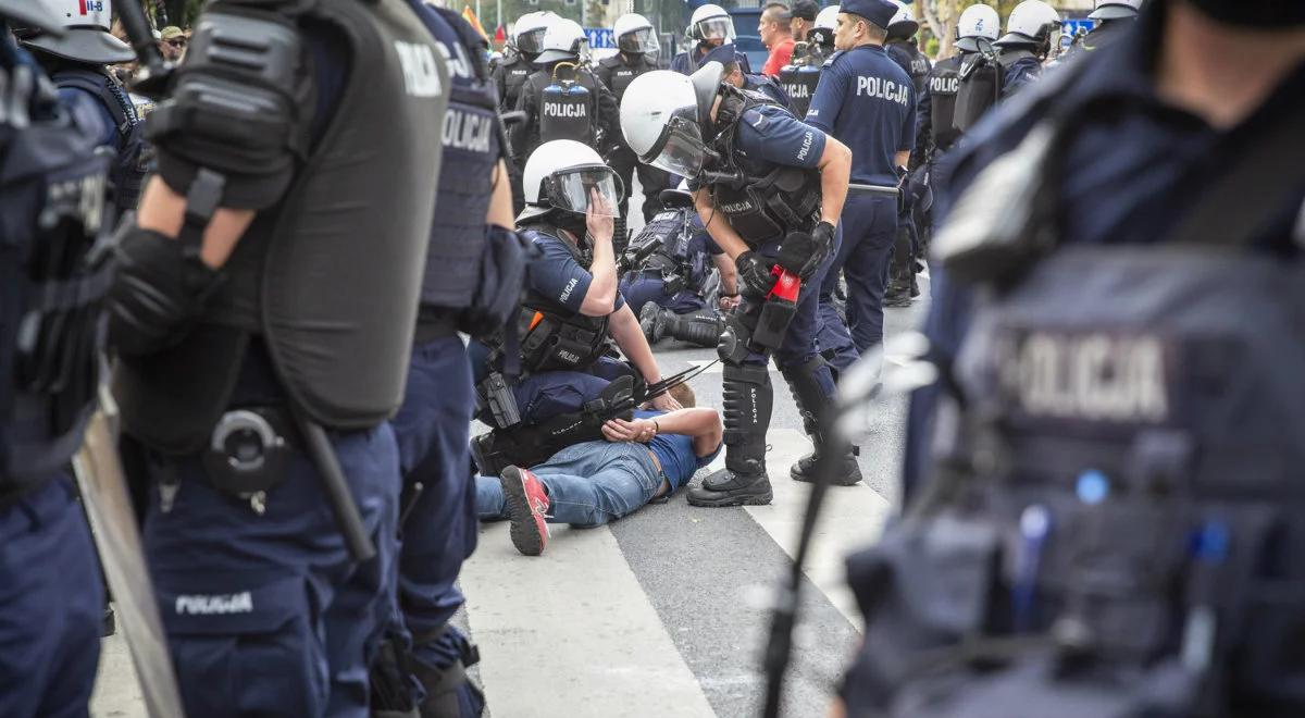 Po zajściach w Białymstoku: policja zna tożsamość ponad 100 osób