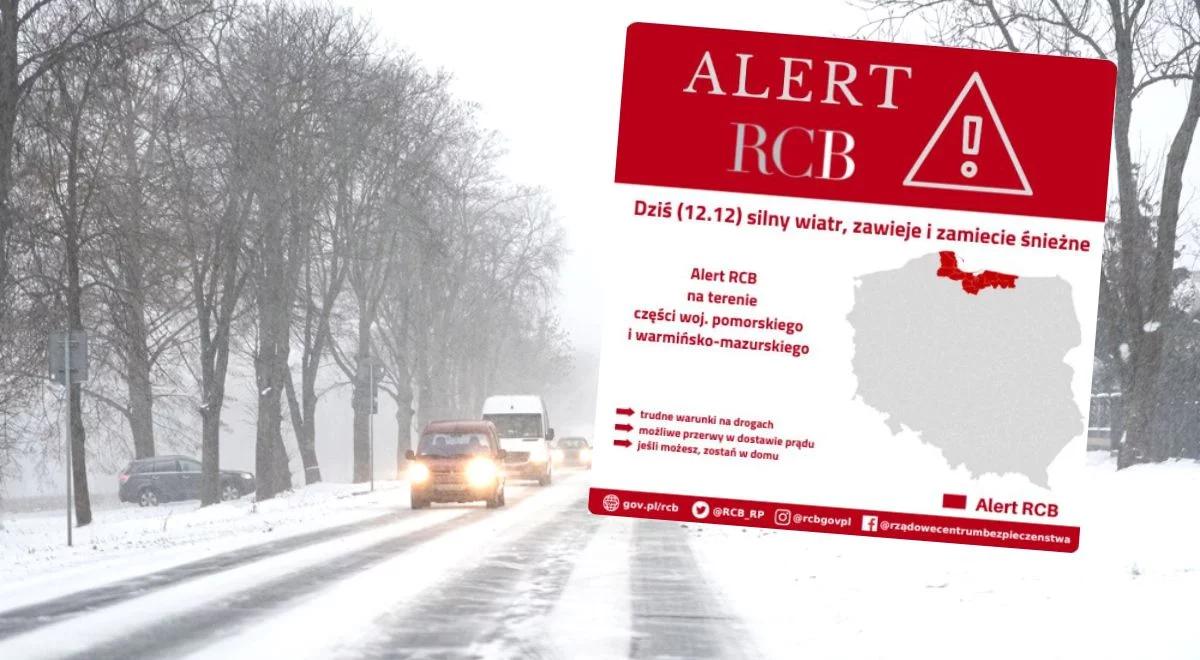 "Zostań w domu". RCB ostrzega przed śnieżycami. W całym kraju trudne warunki na drogach