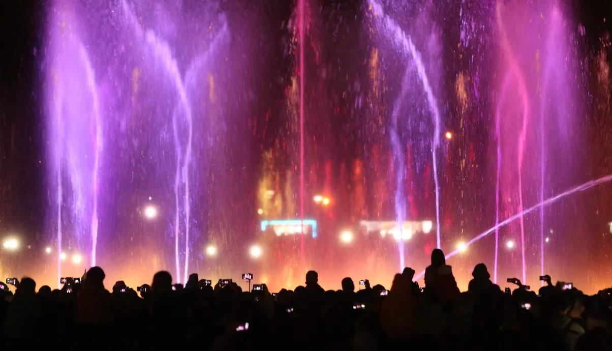 Warszawa: inauguracja sezonu w Parku Fontann 2017. W tym roku opowieść o Bazyliszku