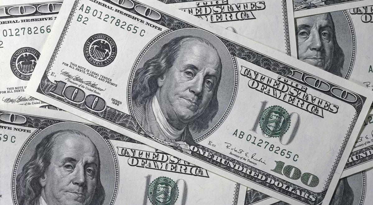 Spadki na Wall Street. Osłabiał się dolar, taniała ropa