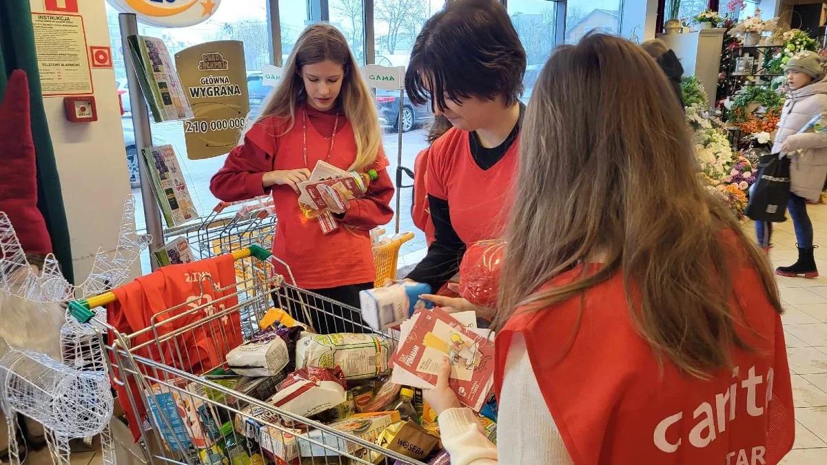 Akcja "Tak. Pomagam!" Caritas. Wielka zbiórka żywności w sklepach. Każdy może pomóc