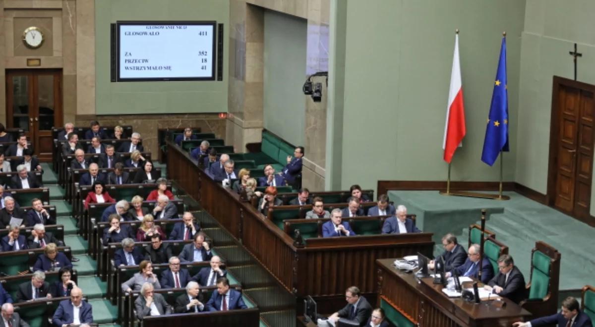 Sejm uchwalił poselską nowelę w sprawie jawności wynagrodzeń w NBP