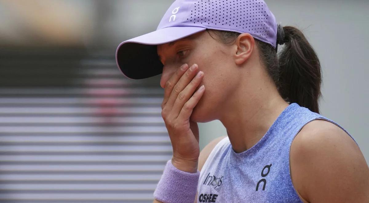 Szok w Paryżu! Smutne pożegnanie Świątek z Roland Garros, triumf Sabalenki