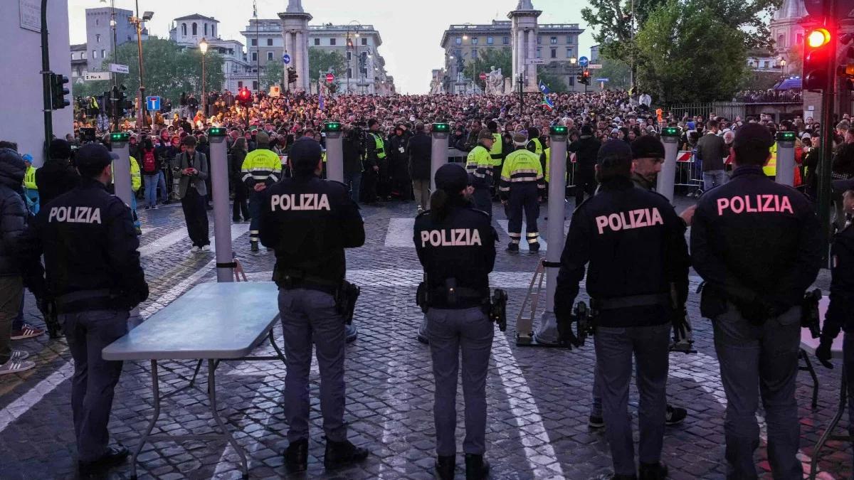 Mobilizacja służb w Rzymie przed konklawe. Gotowi do użycia wszystkich sił