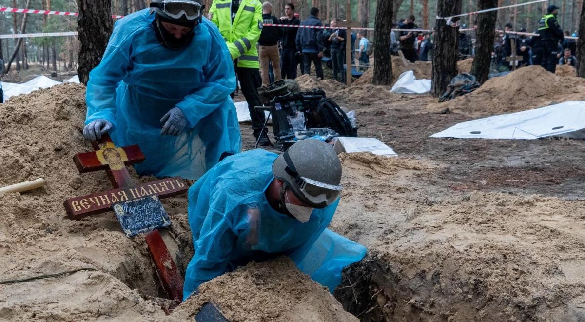 Masowe groby pod Iziumem. Trwają ekshumacje, udało się zidentyfikować część ofiar