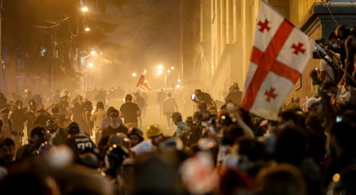 Gruzja: protesty, prawo o strefach offshore. B. dyplomata: proeuropejska opozycja może wygrać wybory