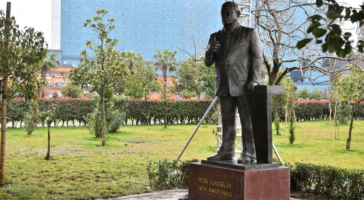 "Lech Kaczyński był bohaterem". Pomnik w Batumi upamiętnia wizytę polskiego prezydenta w Gruzji