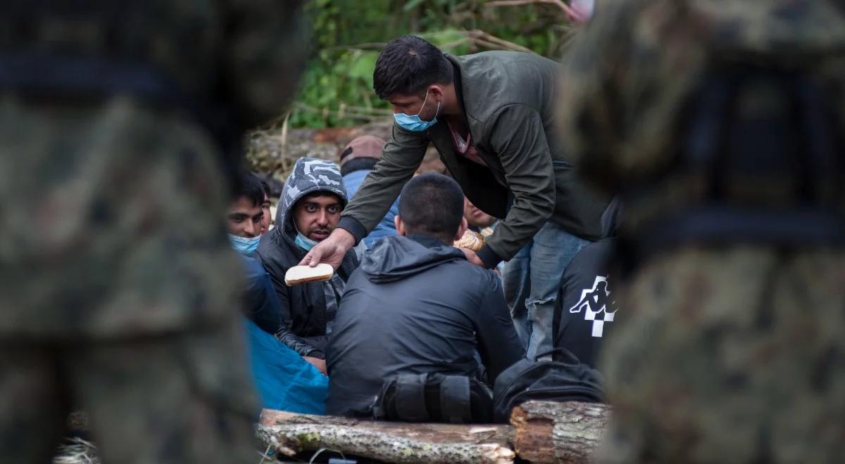 Transport z pomocą humanitarną dla migrantów czeka na granicy. "RARS prowadzi rozmowy ze stroną białoruską"