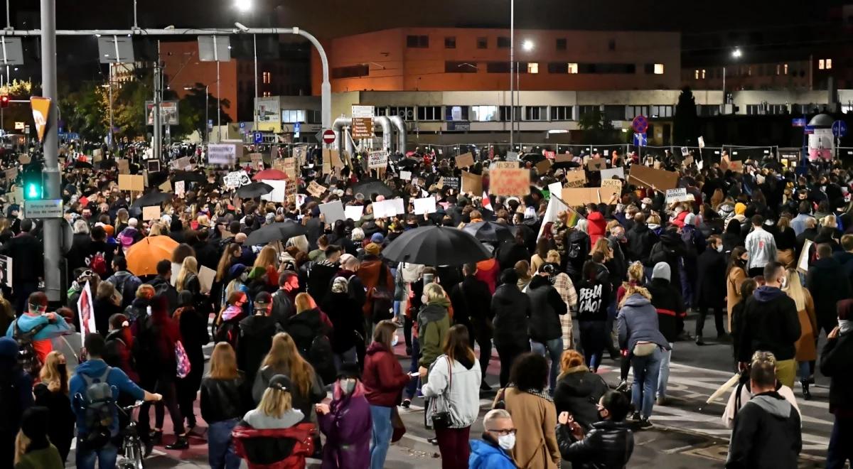 "Za 6 dni zobaczymy wpływ manifestacji". Prof. Gut o masowych protestach w czasie pandemii