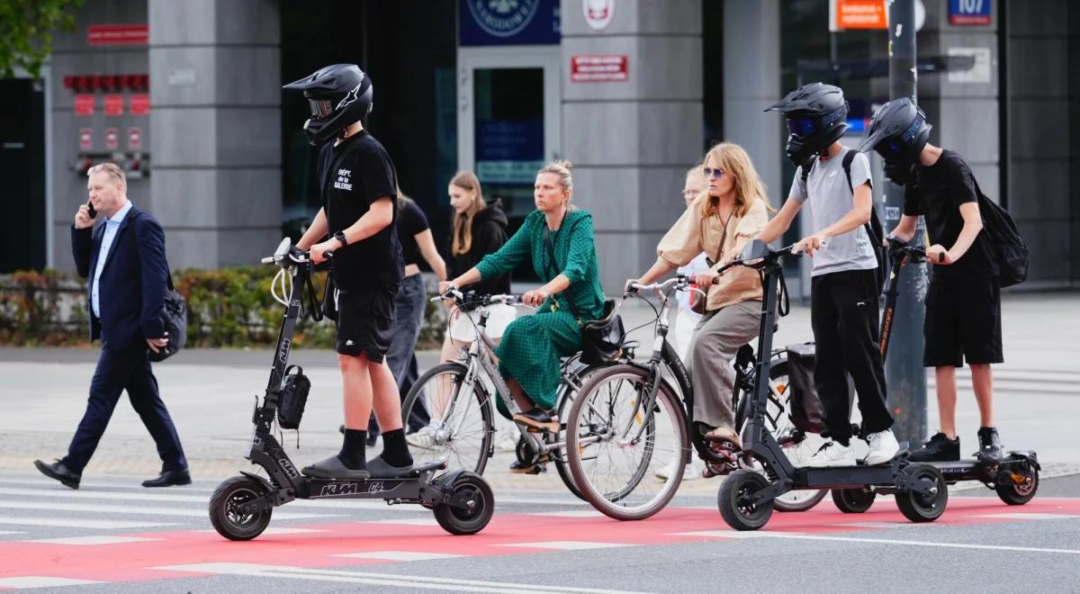 Prawo jazdy dla 17-latków, kask dla dzieci. Rząd zmienia przepisy drogowe