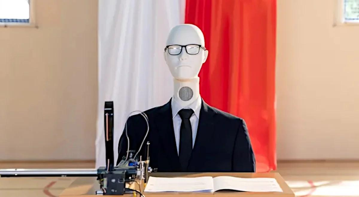 Robot zasilany sztuczną inteligencja zdał maturę z polskiego. Pierwszy taki przypadek w historii