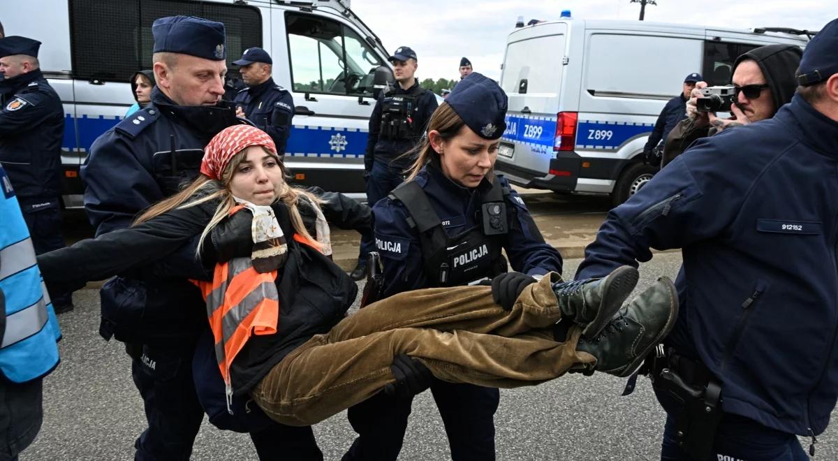 Ostatnie Pokolenie zablokowało most w Warszawie. Potężne utrudnienia w ruchu