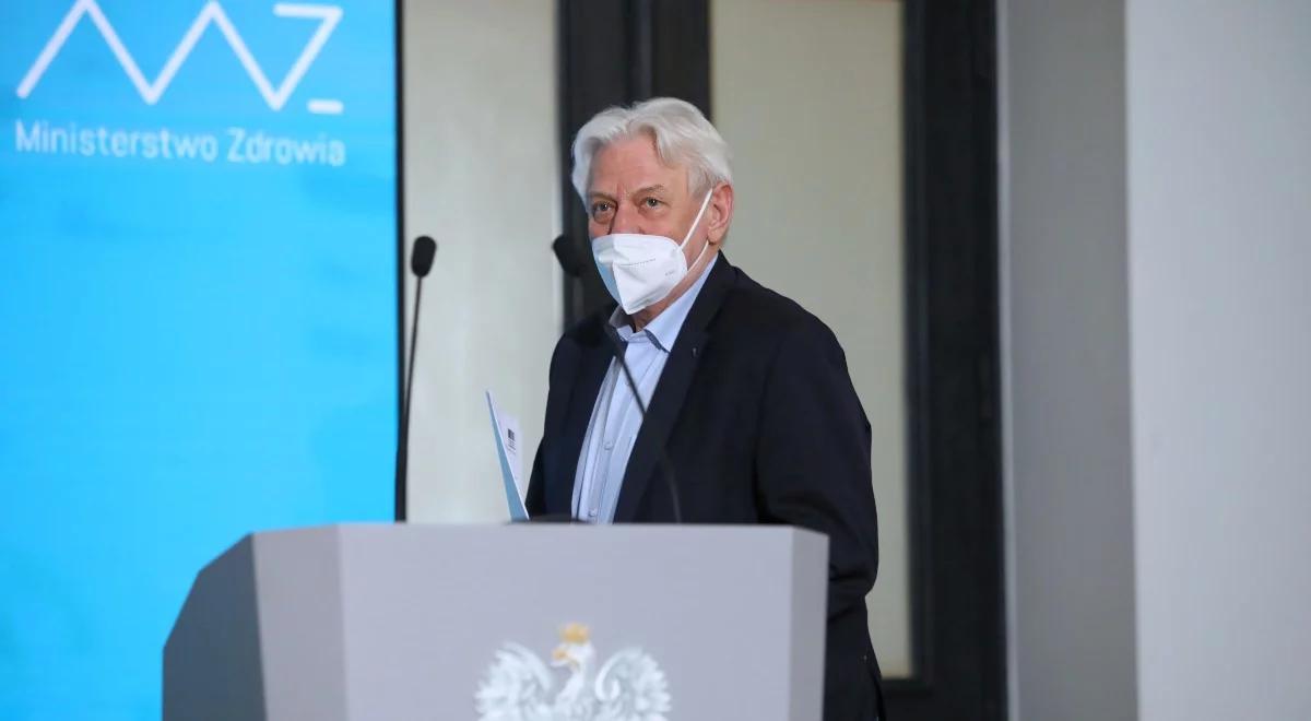 "Wszyscy chcą otwarcia szkół". Prof. Horban o szczepieniu nauczycieli preparatem AstraZeneki