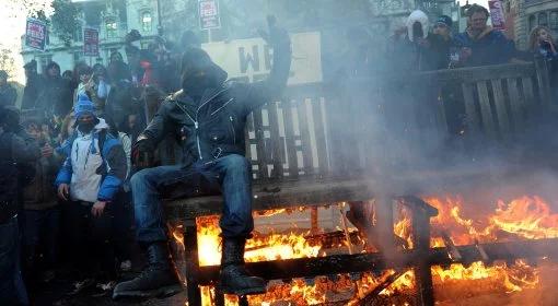 Burzliwy protest przed parlamentem