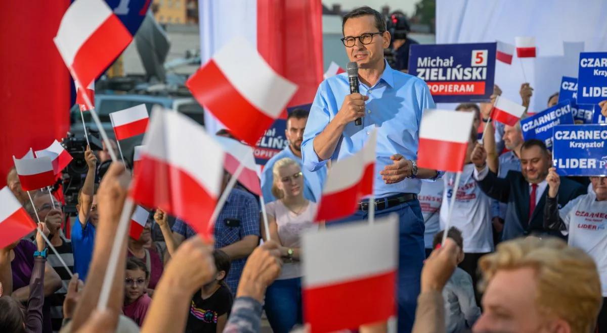 Premier Morawiecki: my mamy w sercach biało-czerwoną flagę, Tusk ma niemiecką