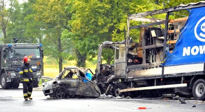 Tir zderzył się z osobówką. Śmiertelna czołówka