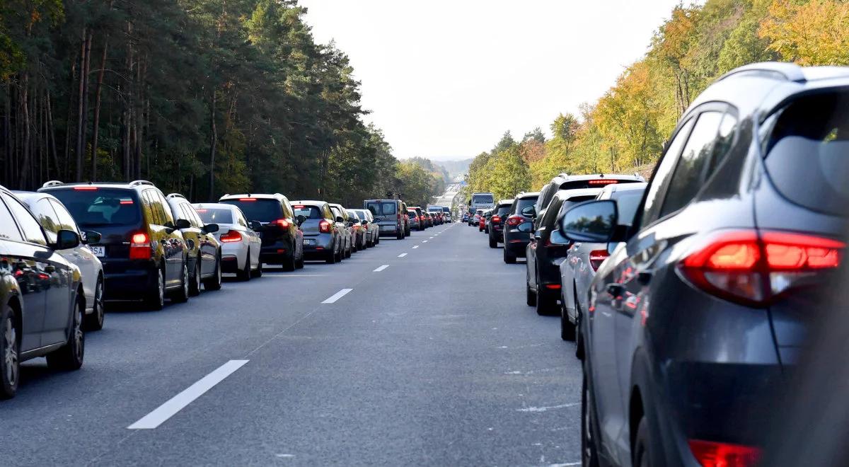 Korytarz życia i jazda na suwak. Wchodzą nowe zmiany w prawie drogowym