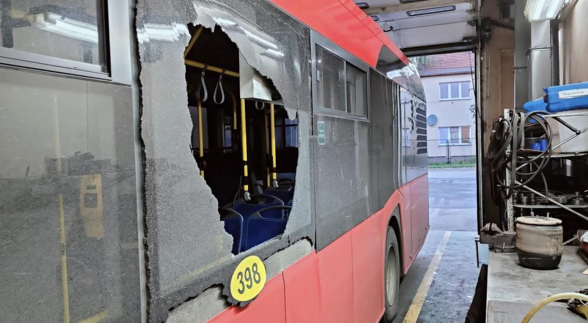 Ostrzelany autobus w Żywcu. Pasażerka miała ogromne szczęście