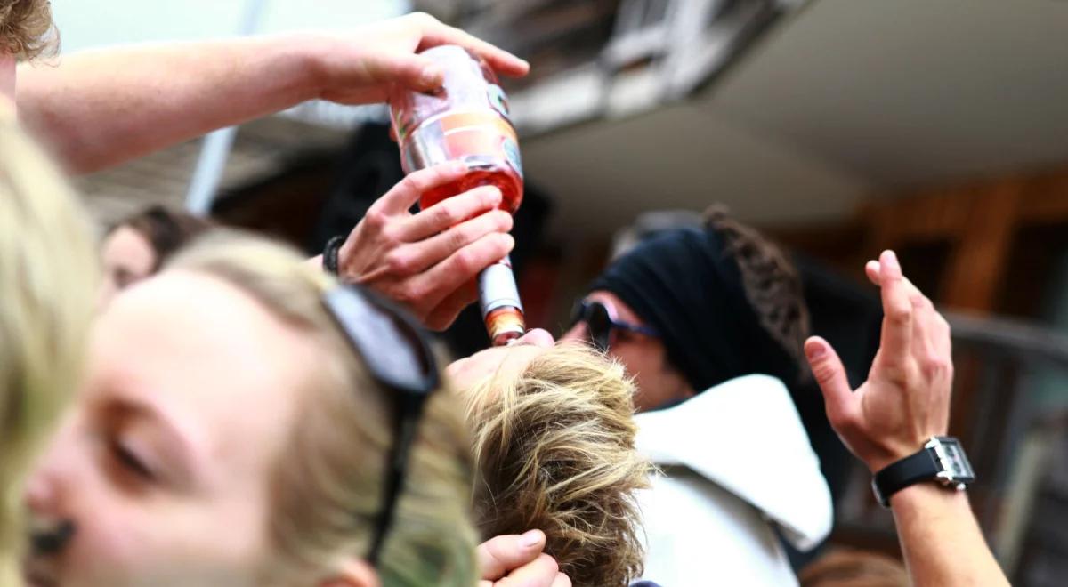 Nie ma bezpiecznej dawki alkoholu. Terapeuta Michał Świerczek o uzależnieniach