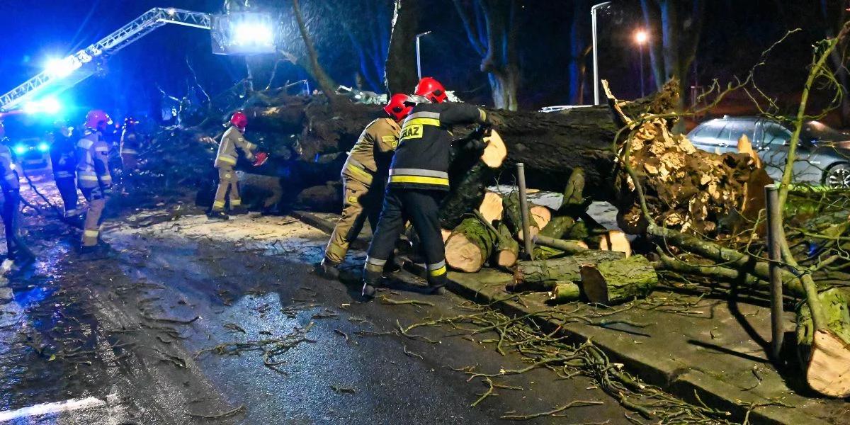 Wichury przechodzą przez Polskę. Strażacy notują tysiące zgłoszeń