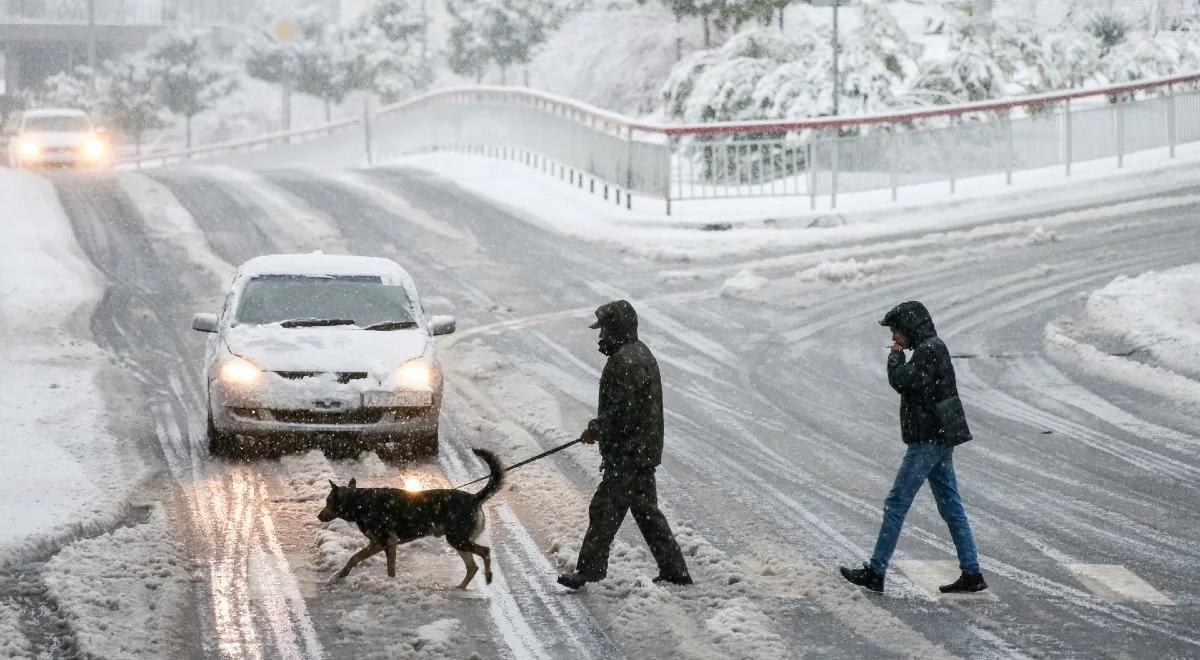 Arktyczny front atmosferyczny w natarciu. Uwaga na śliskie drogi na północy